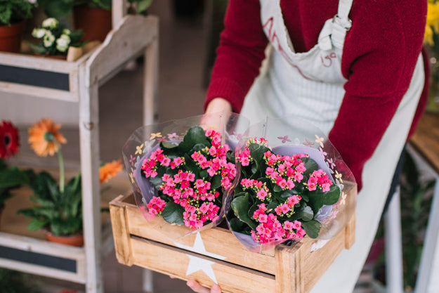 What are the benefits of online flower and cake delivery services?