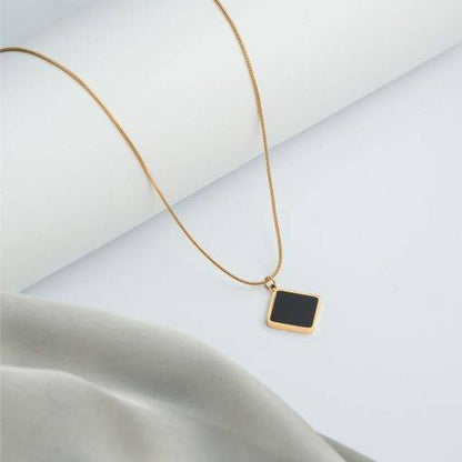 Noir Mirage Necklace - Real Flowers Pakistan