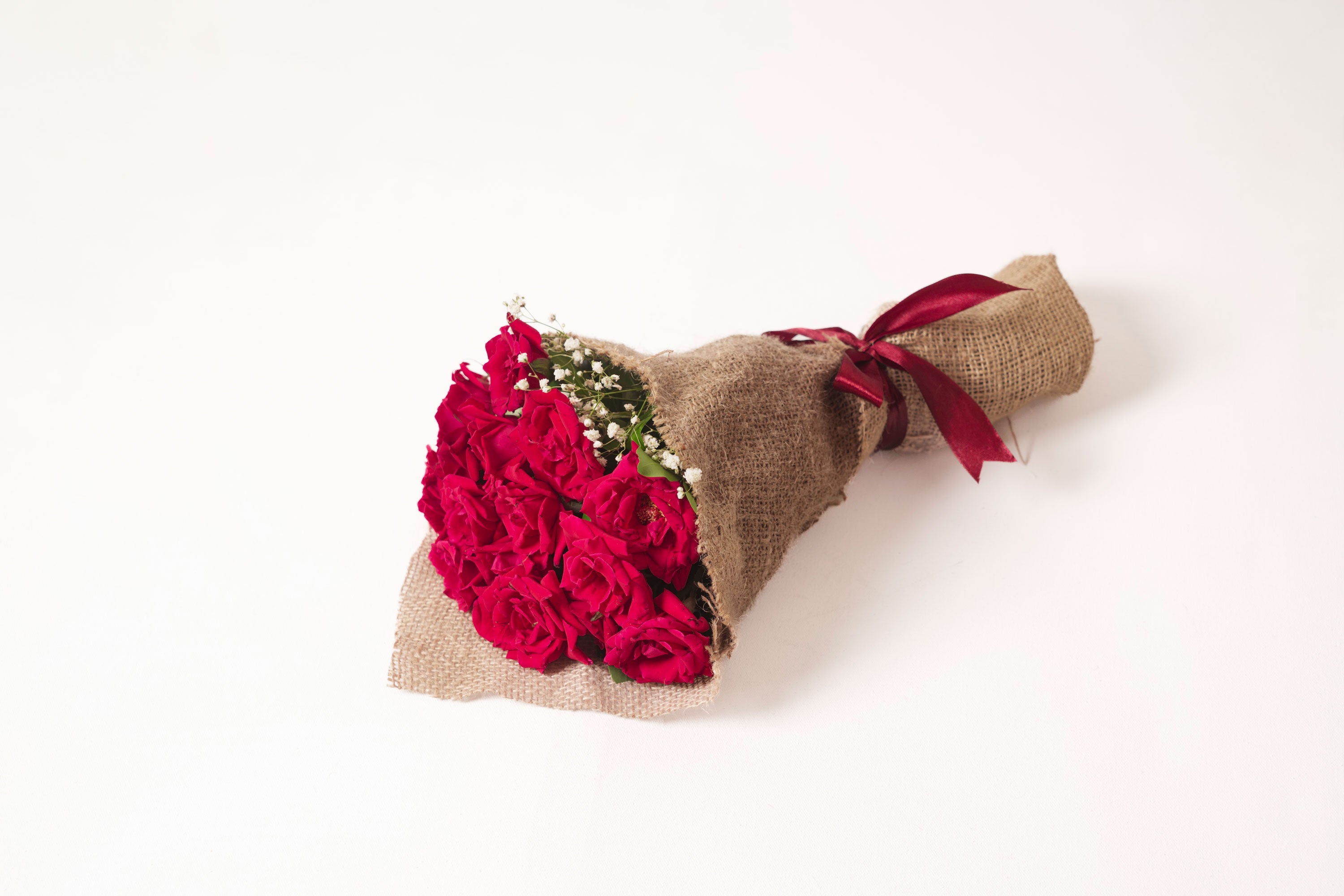 Roses in Pakistan | Red, White & Mixed Rose Bouquets | Real Flowers PK