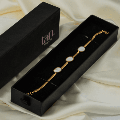 Selene Shell Bracelet - Real Flowers Pakistan