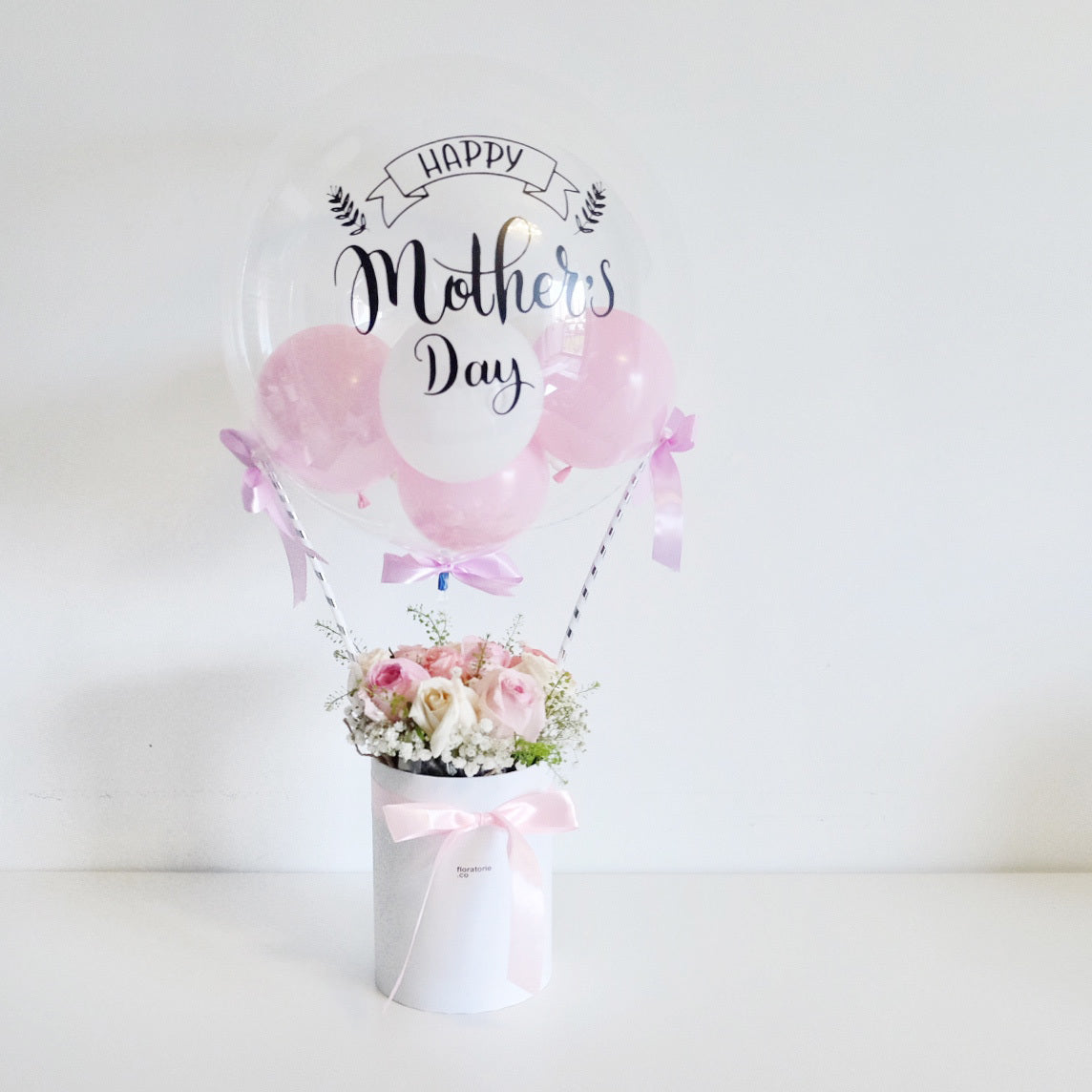 Mother's Day flowers and balloon gift box - Real Flowers Pakistan