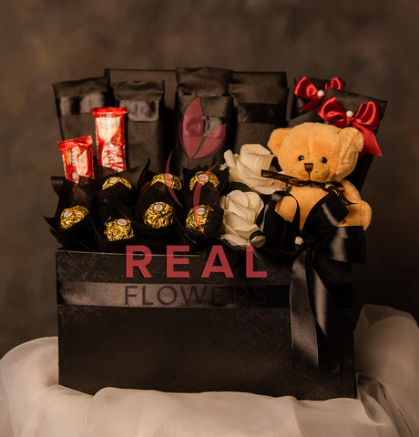 An Onyx Hamper - Real Flowers Pakistan